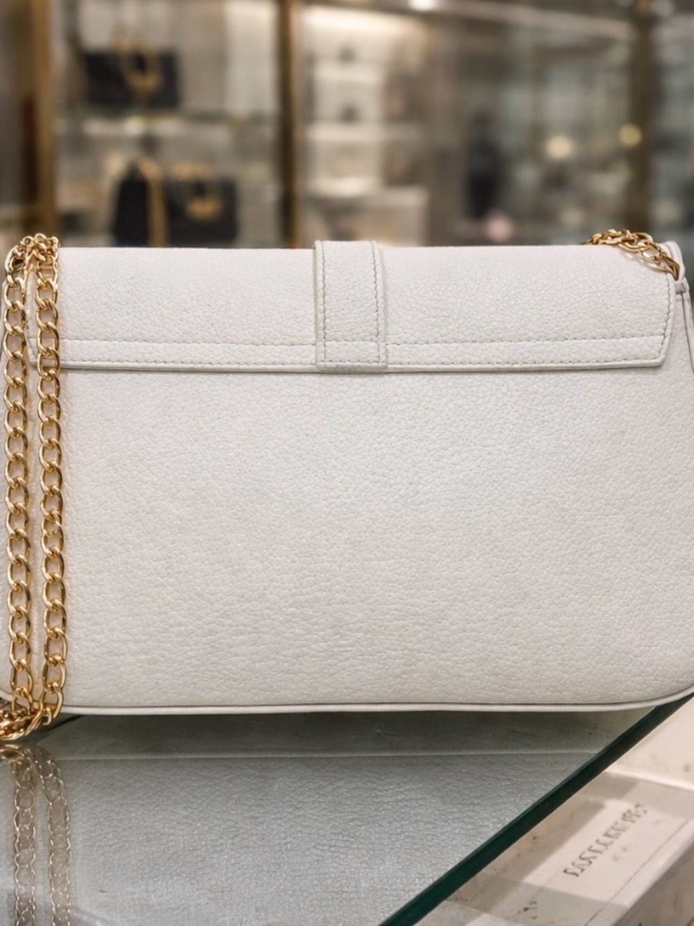 Gucci White Leather Shoulder Bag with Gold Chain Strap - Picture 3 of 11